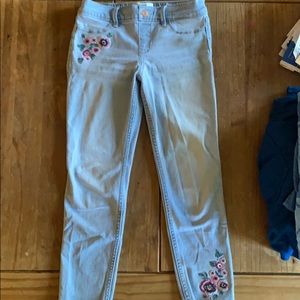 Abercrombie kids pull on Capri jeans